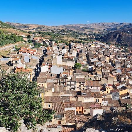 La Casa Di Emanuela Hotel Caltavuturo Bagian luar foto